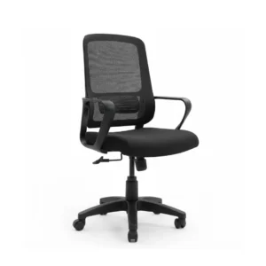 Kenwa Staff Chair parked neatly alongside an open team desk layout